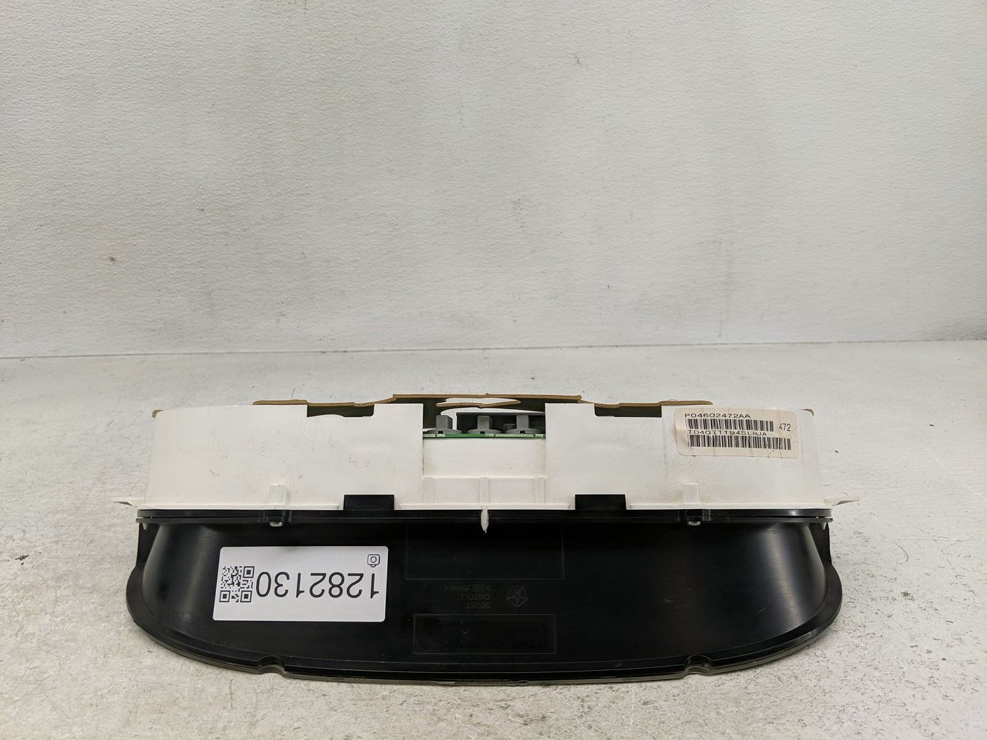 2004-2006 Chrysler Sebring Instrument Cluster Speedometer Gauges P/N:P04602472AA 05015495AA, P04602472AB Fits Fits 2004 2005