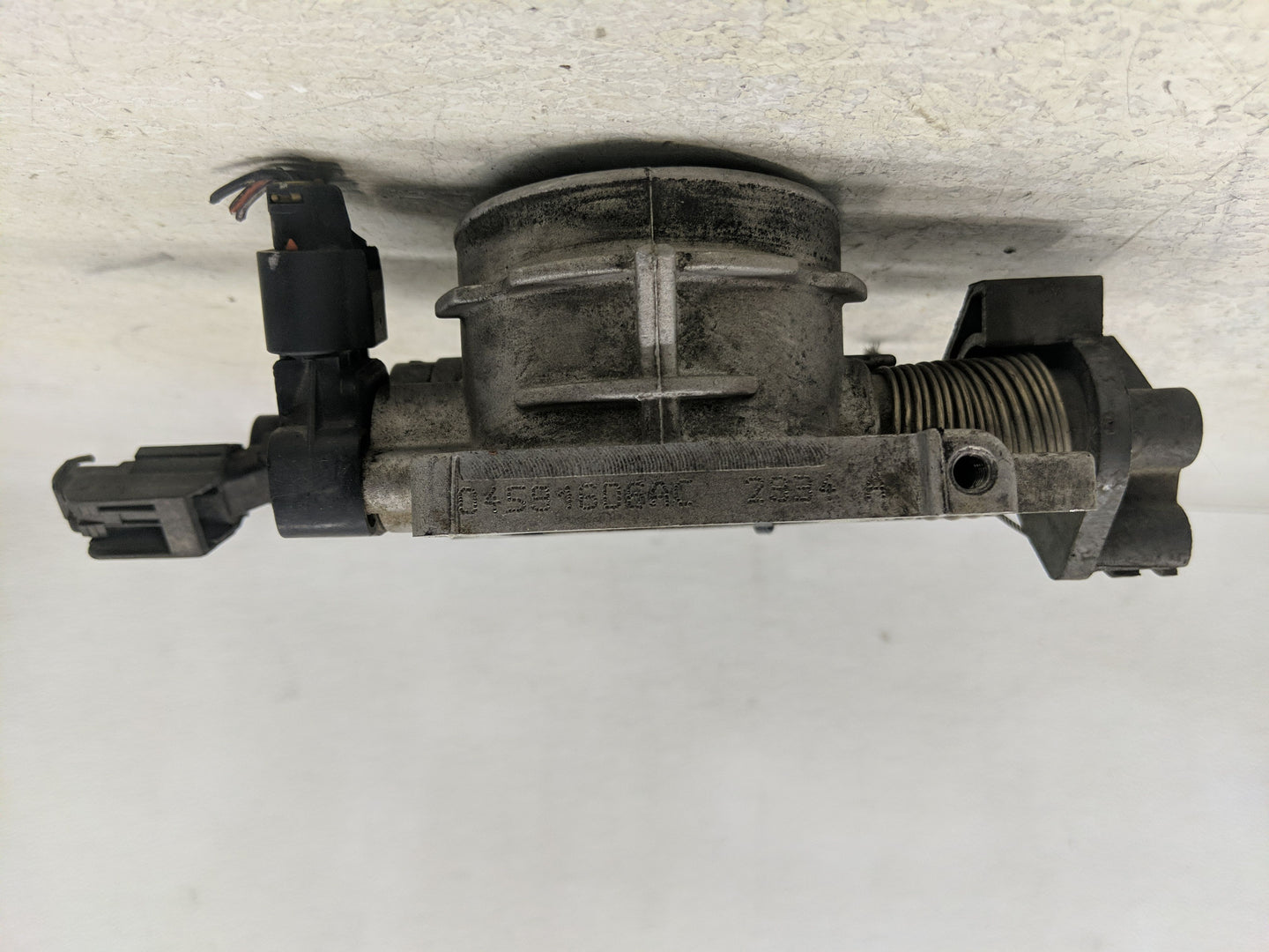 2004-2006 Chrysler Sebring Throttle Body P/N:04591606AC Fits Fits 2004 2005 2006 OEM Used Auto Parts - Oemusedautoparts1.com