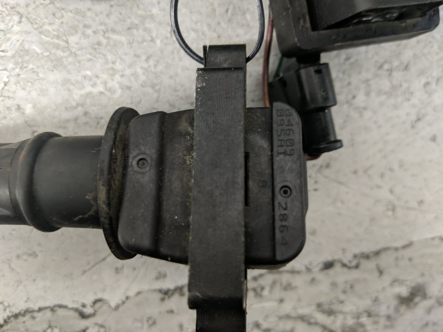 2001-2005 Chrysler Sebring Ignition Coil Igniter Pack - Oemusedautoparts1.com