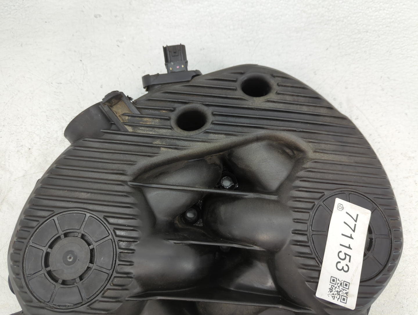 2005-2006 Chrysler Sebring Air Intake Manifold P/N:0511113 5B0 Fits Fits 2005 2006 OEM Used Auto Parts - Oemusedautoparts1.c
