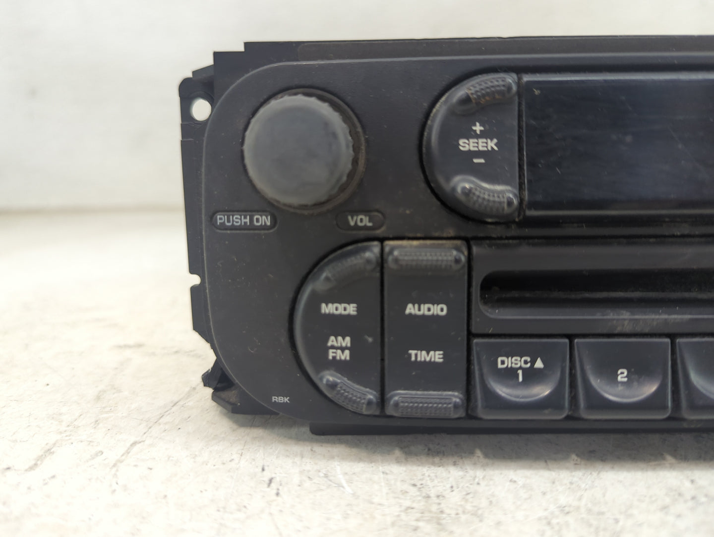 2005 Chrysler Town and Country Radio AM FM Cd Player Receiver Replacement P/N:P05091506AC Fits OEM Used Auto Parts - Oemused