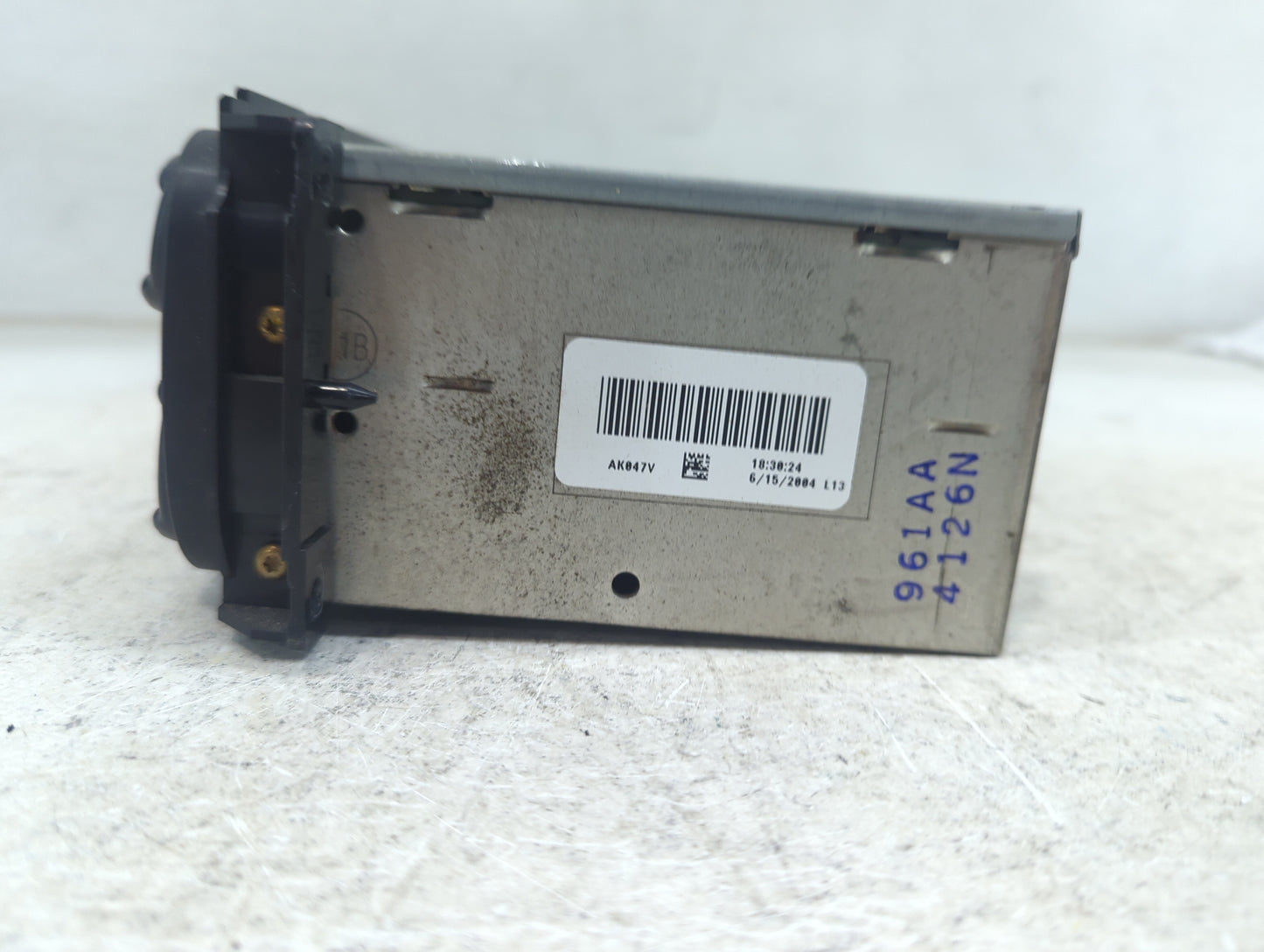 2005 Chrysler Town and Country Radio AM FM Cd Player Receiver Replacement P/N:P05091506AC Fits OEM Used Auto Parts - Oemused