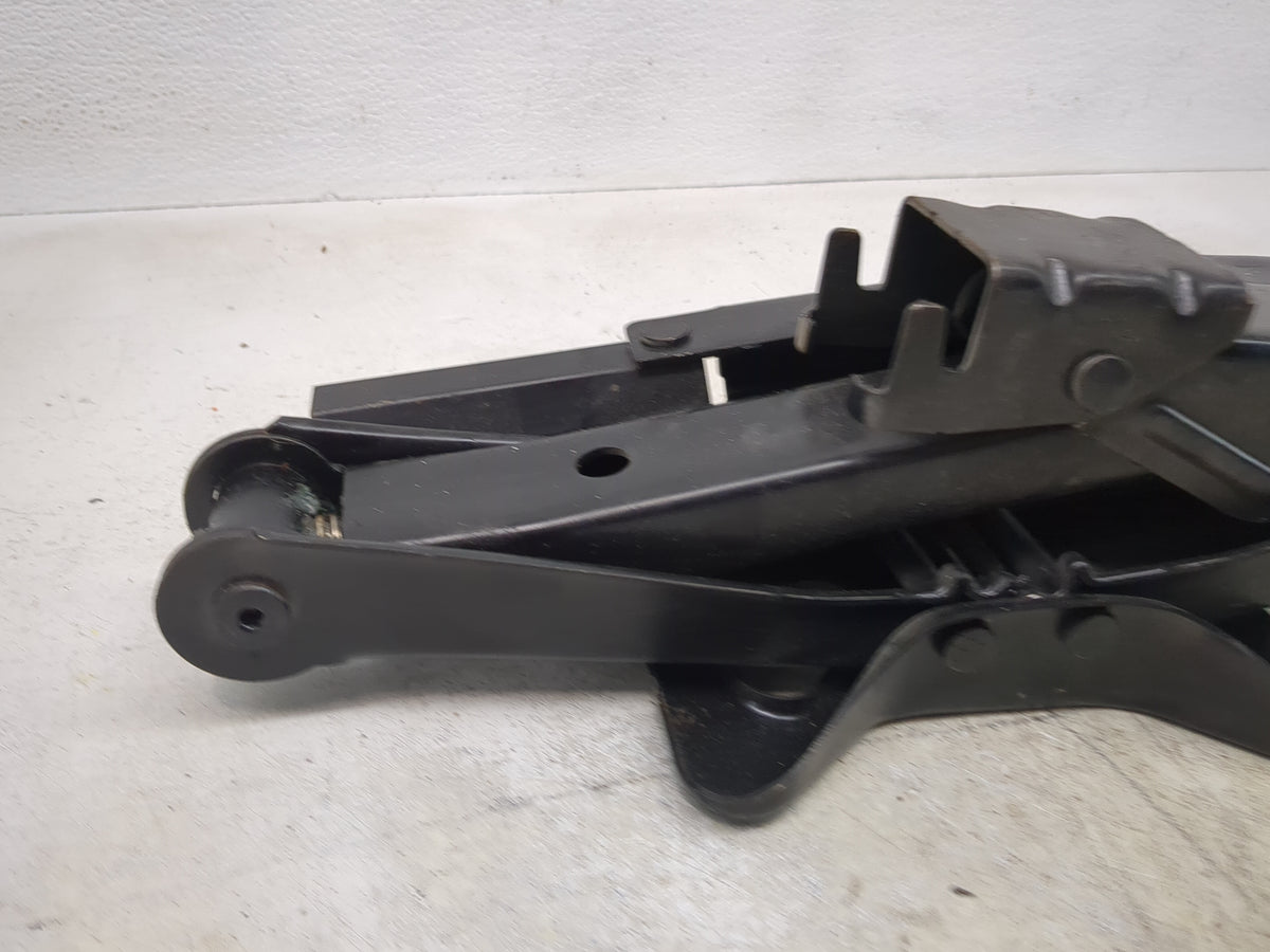 2005 Chrysler Town And Country Spare Scissor Car Jack - Oemusedautoparts1.com