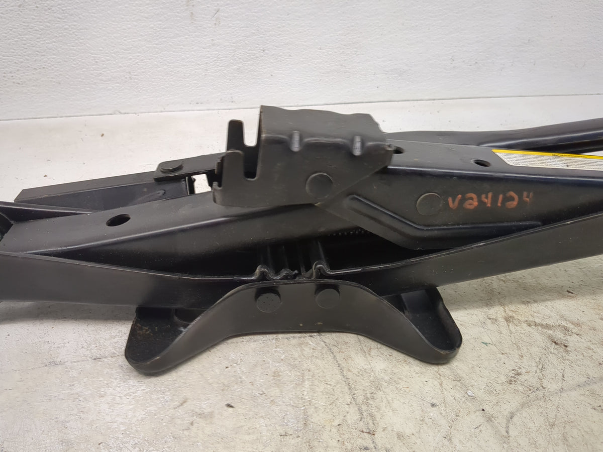 2005 Chrysler Town And Country Spare Scissor Car Jack - Oemusedautoparts1.com