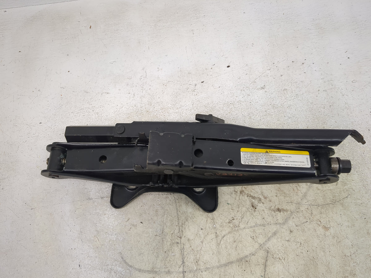 2005 Chrysler Town And Country Spare Scissor Car Jack - Oemusedautoparts1.com