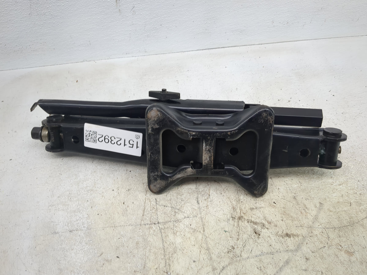 2005 Chrysler Town And Country Spare Scissor Car Jack - Oemusedautoparts1.com