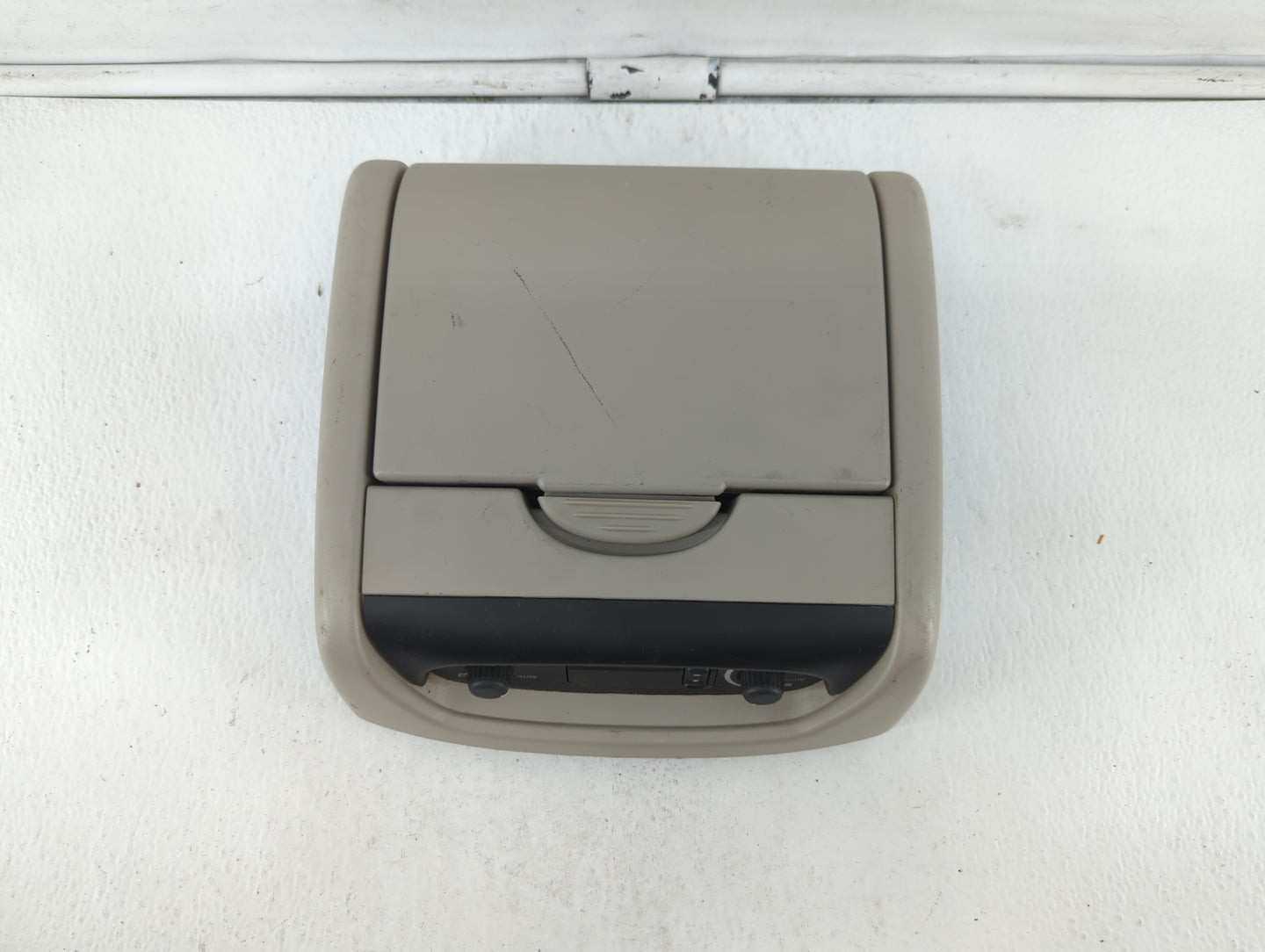 2005-2006 Chrysler Town & Country Information Display Screen Light Grey - Oemusedautoparts1.com