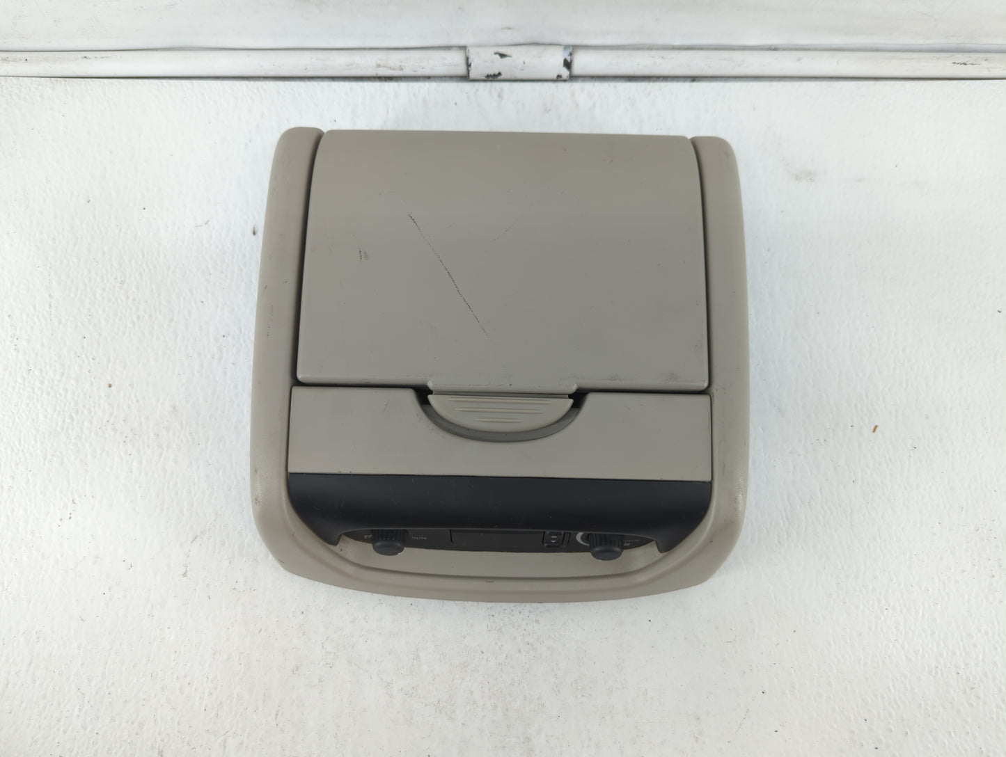 2005-2006 Chrysler Town & Country Information Display Screen Light Grey - Oemusedautoparts1.com