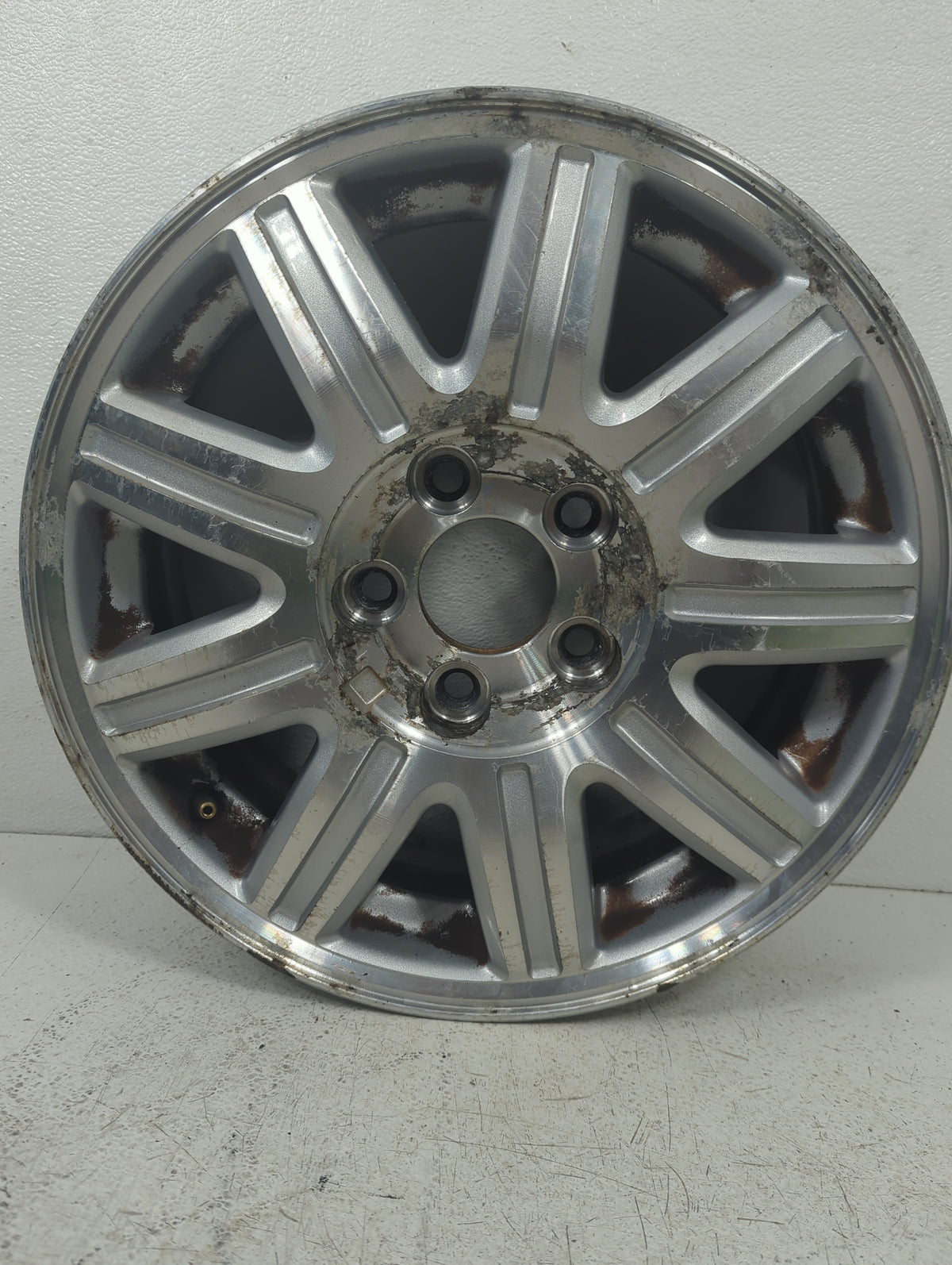 2004-2007 Chrysler Town & Country Oem Wheel Rim 5043497 - Oemusedautoparts1.com