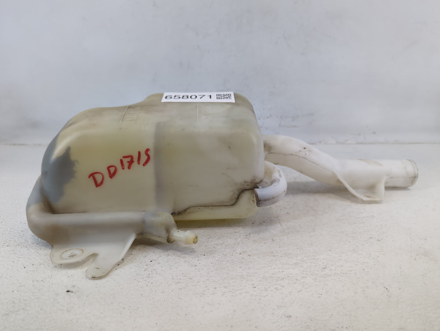 2004 Chrysler Town & Country Windshield Washer Fluid Reservoir Bottle Oem - Oemusedautoparts1.com