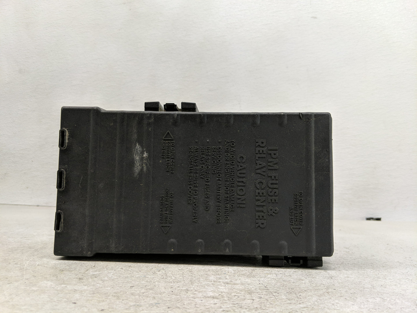 2003-2005 Dodge Caravan Fusebox Fuse Box Panel Relay Module P/N:05144579AB Fits Fits 2003 2004 2005 OEM Used Auto Parts - Oe