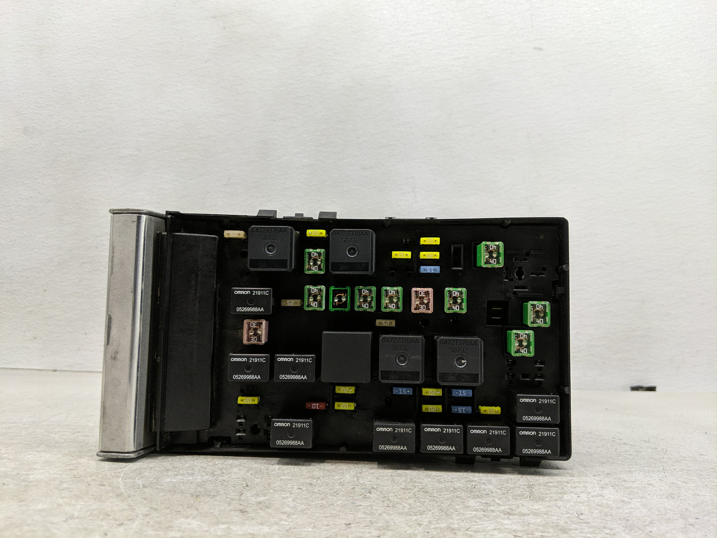 2003-2005 Dodge Caravan Fusebox Fuse Box Panel Relay Module P/N:05144579AB Fits Fits 2003 2004 2005 OEM Used Auto Parts - Oe