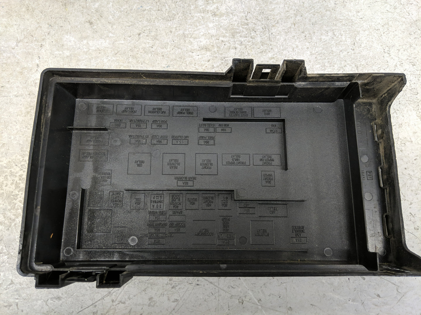 2003-2005 Dodge Caravan Fusebox Fuse Box Panel Relay Module P/N:05144579AB Fits Fits 2003 2004 2005 OEM Used Auto Parts - Oe