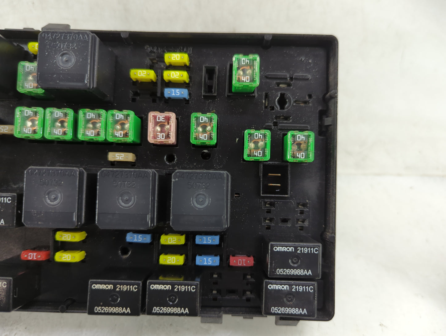 2003-2005 Dodge Caravan Fusebox Fuse Box Panel Relay Module P/N:05144579AC 05144579AB Fits Fits 2003 2004 2005 OEM Used Auto