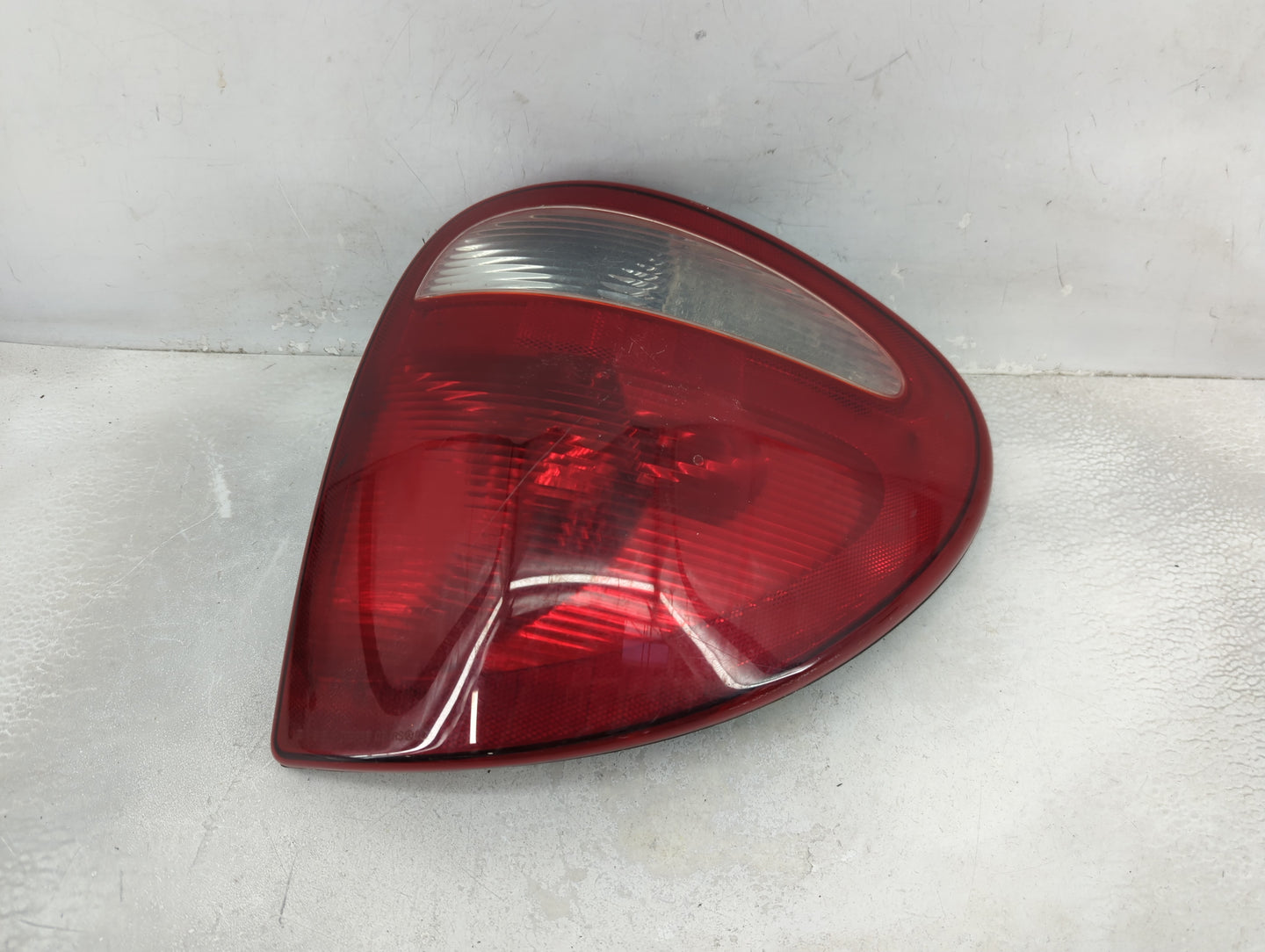 2004-2007 Dodge Caravan Tail Light Assembly Passenger Right OEM Fits Fits 2004 2005 2006 2007 OEM Used Auto Parts - Oemuseda