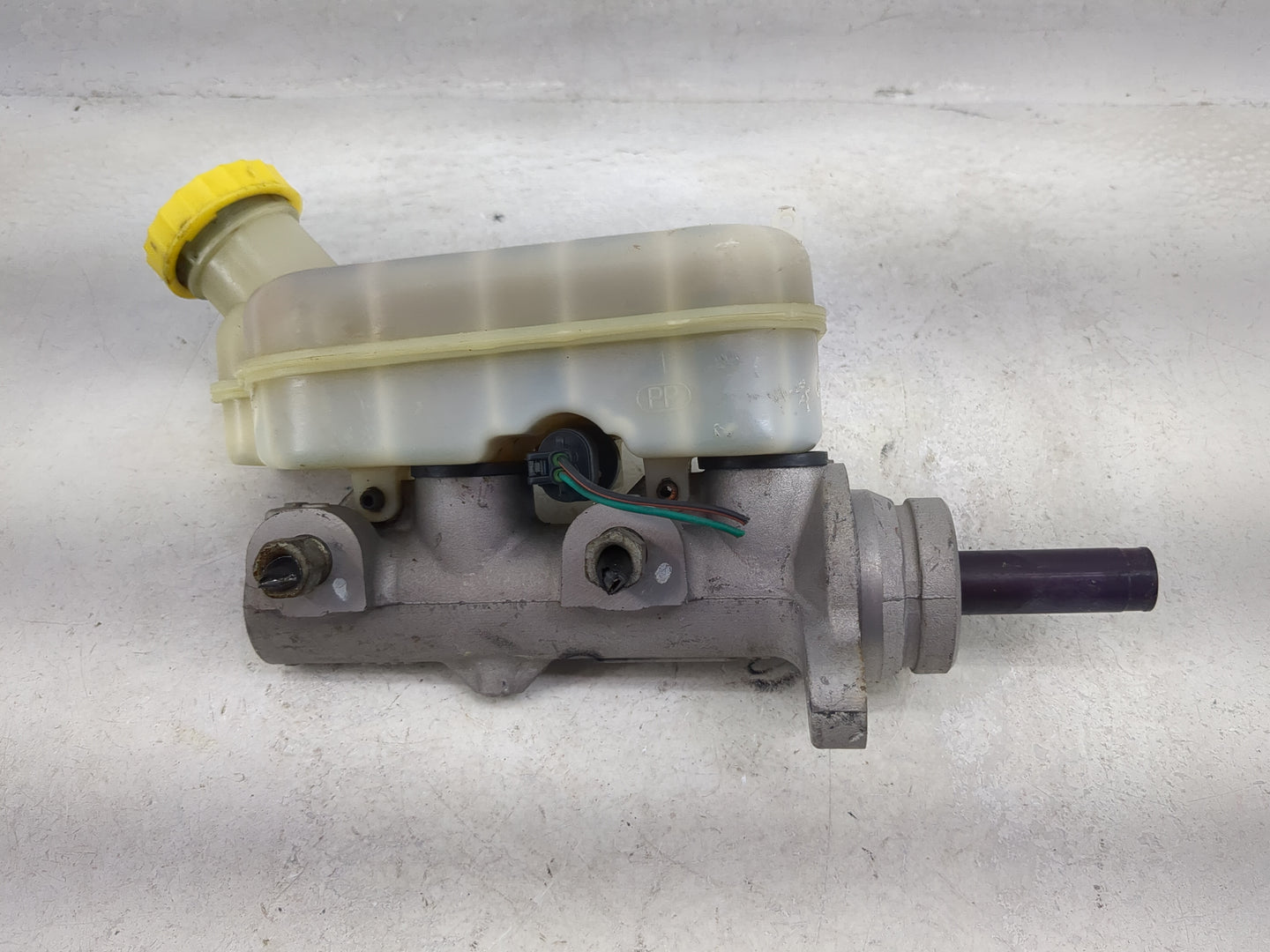 2003-2007 Dodge Caravan Brake Master Cylinder - Oemusedautoparts1.com