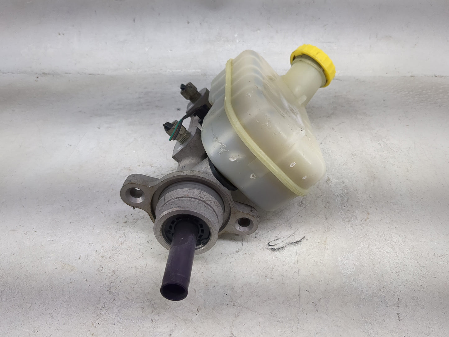 2003-2007 Dodge Caravan Brake Master Cylinder - Oemusedautoparts1.com
