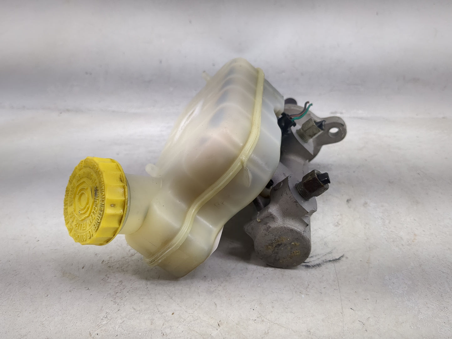 2003-2007 Dodge Caravan Brake Master Cylinder - Oemusedautoparts1.com