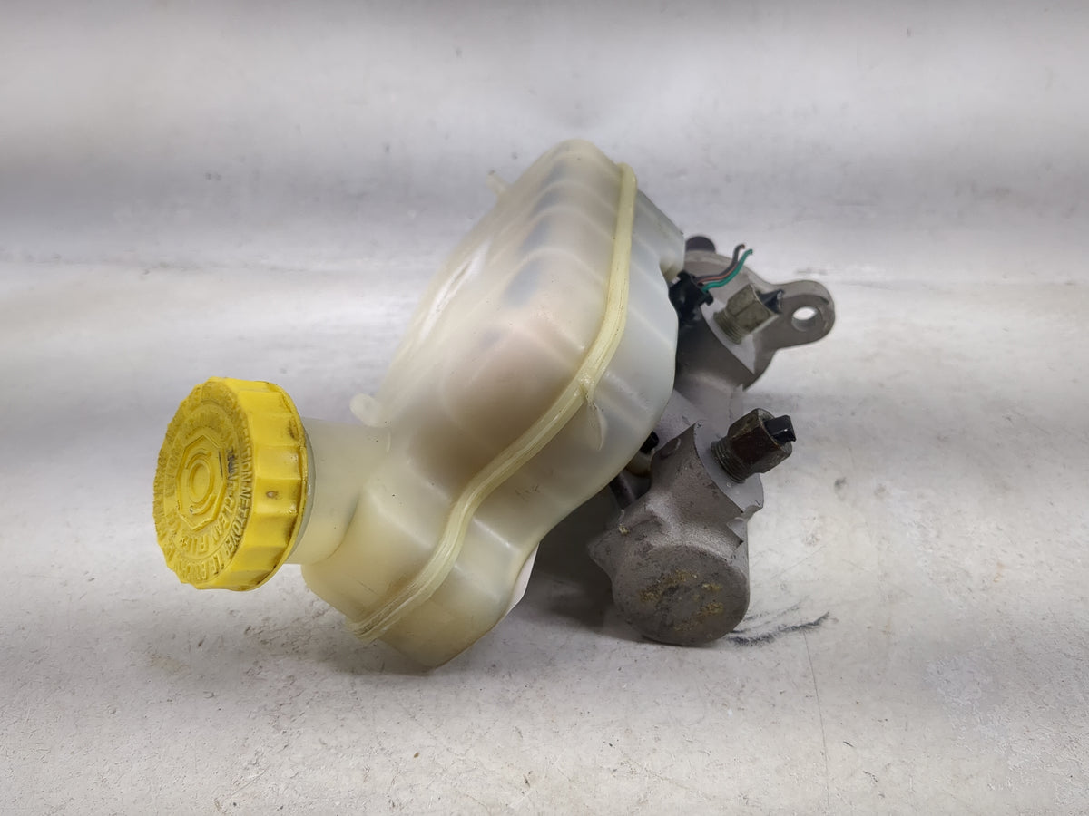 2003-2007 Dodge Caravan Brake Master Cylinder - Oemusedautoparts1.com