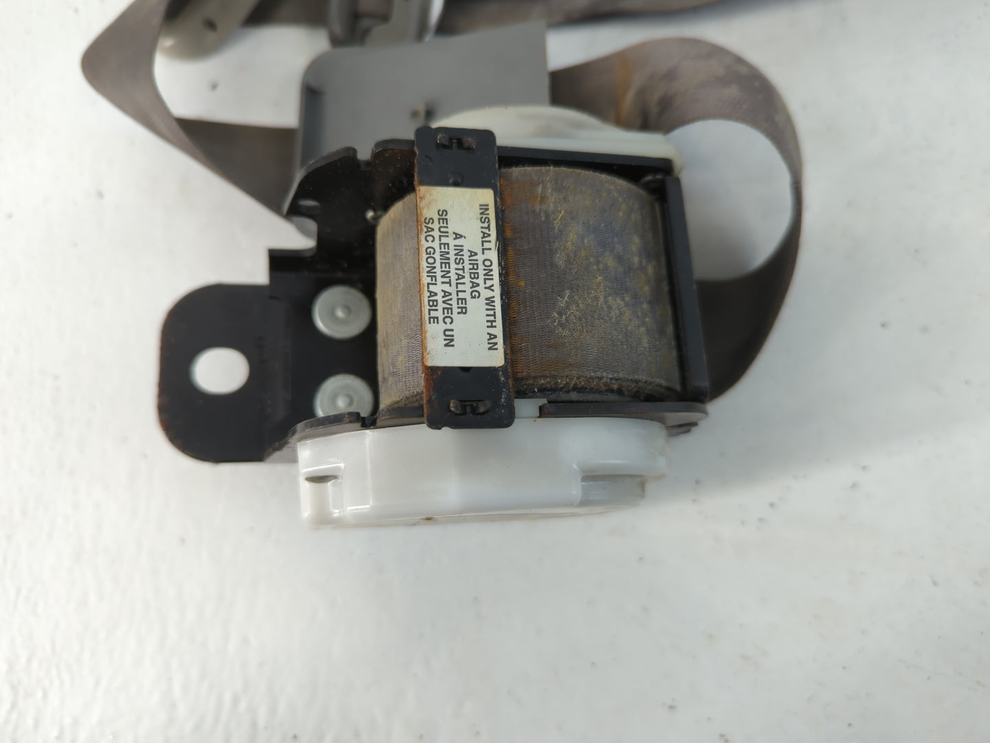 2005-2007 Dodge Caravan Passenger Front Seatbelt Buckle - Oemusedautoparts1.com