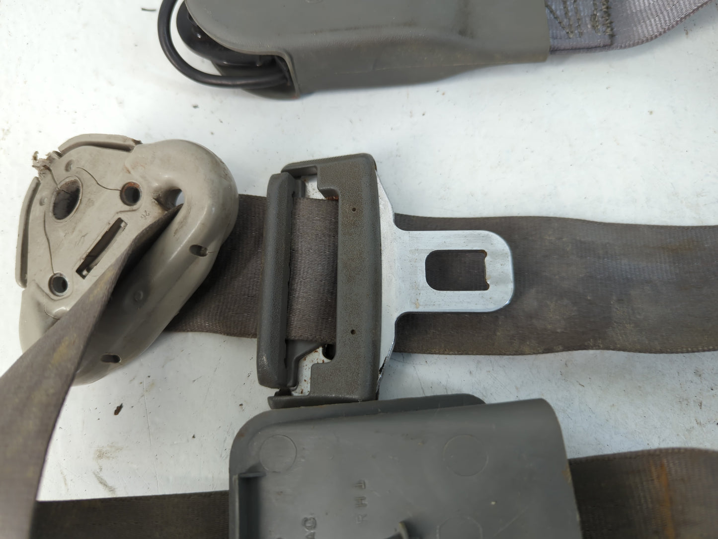 2005-2007 Dodge Caravan Passenger Front Seatbelt Buckle - Oemusedautoparts1.com