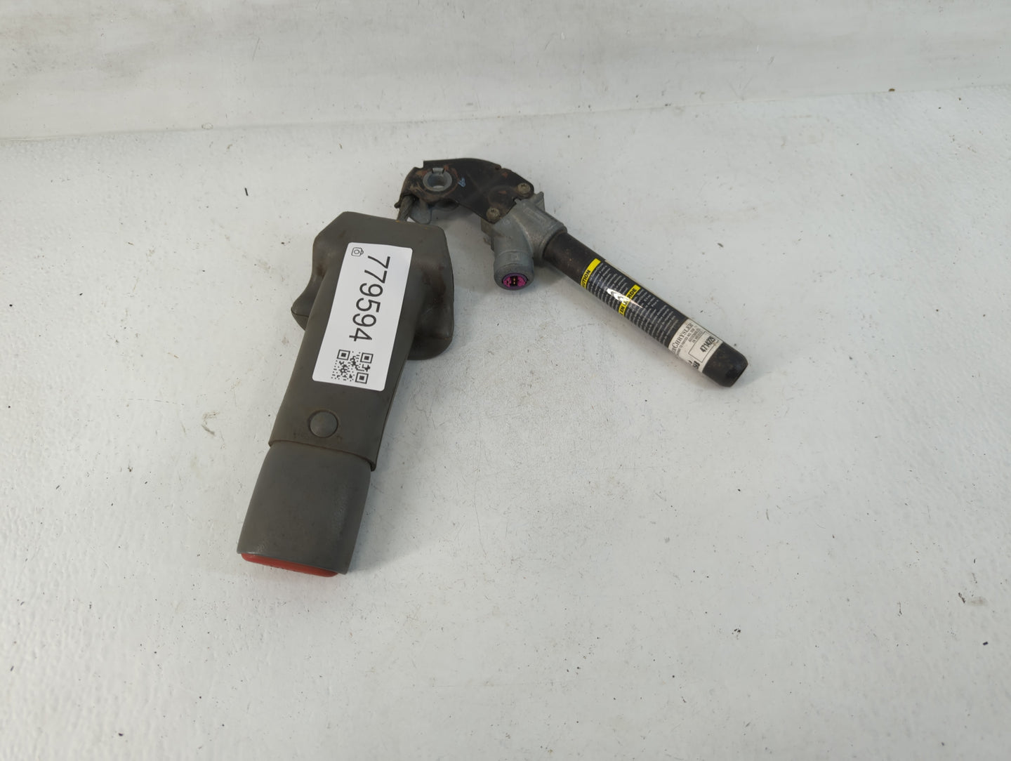 2005-2007 Dodge Caravan Passenger Front Seatbelt Buckle - Oemusedautoparts1.com