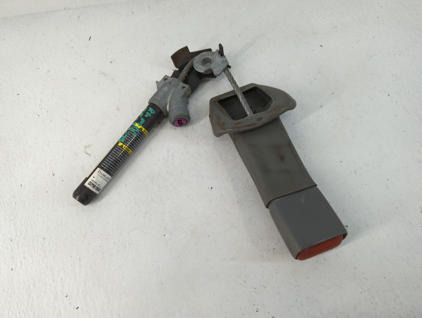 2005-2007 Dodge Caravan Passenger Front Seatbelt Buckle - Oemusedautoparts1.com