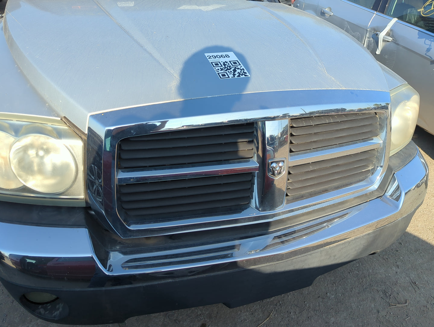 2005-2007 Dodge Dakota Front Grille Bumper Not Included - Oemusedautoparts1.com