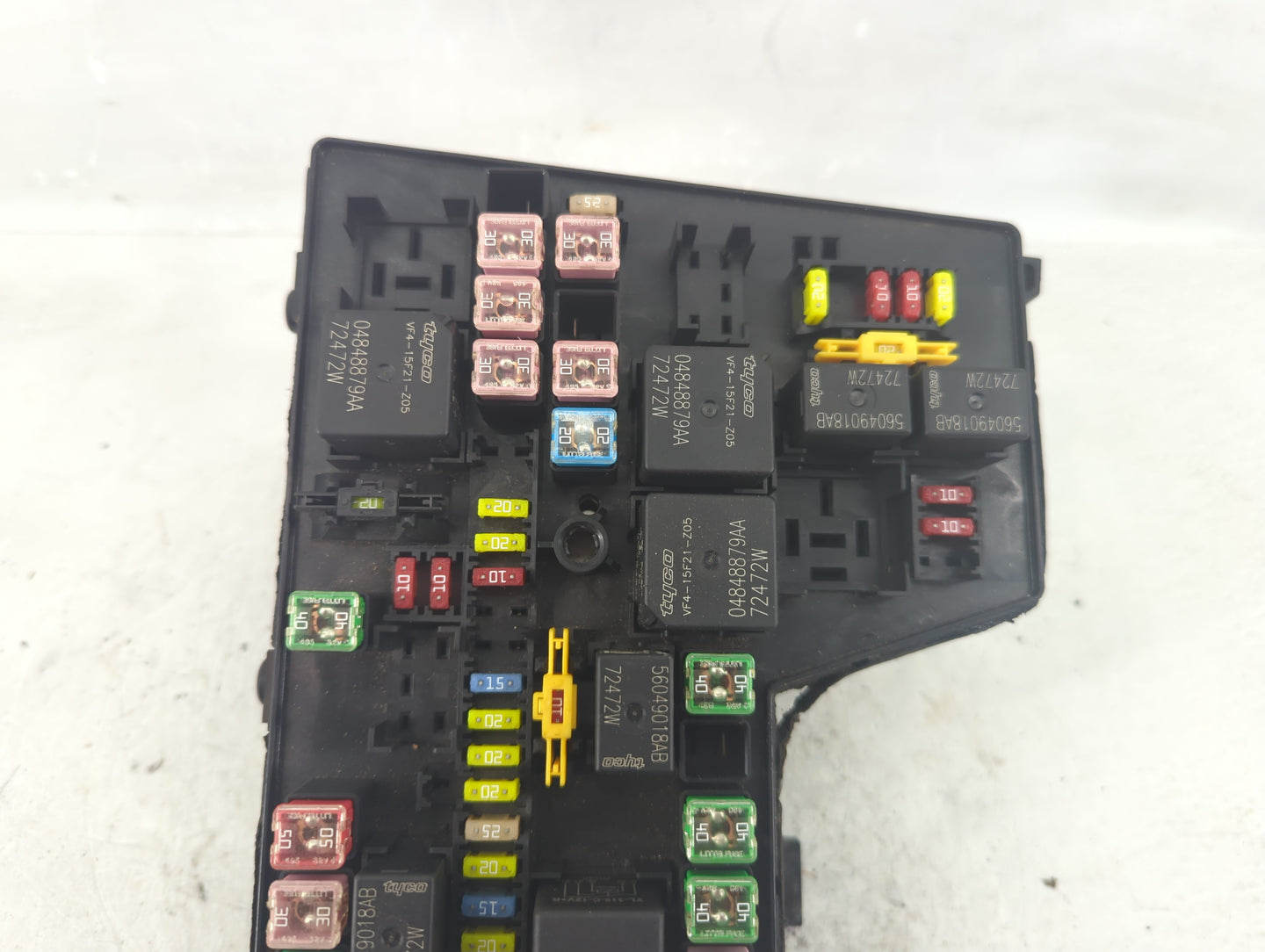 2005-2007 Dodge Dakota Fusebox Fuse Box Panel Relay Module P/N:1587091-1 Fits Fits 2005 2006 2007 OEM Used Auto Parts - Oemu