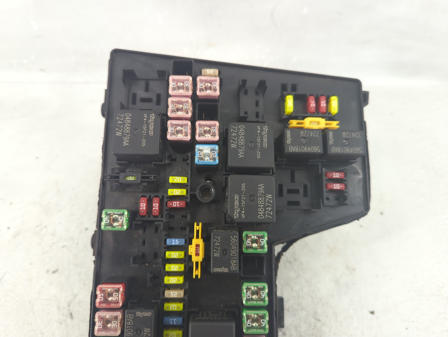 2005-2007 Dodge Dakota Fusebox Fuse Box Panel Relay Module P/N:1587091-1 Fits Fits 2005 2006 2007 OEM Used Auto Parts - Oemu