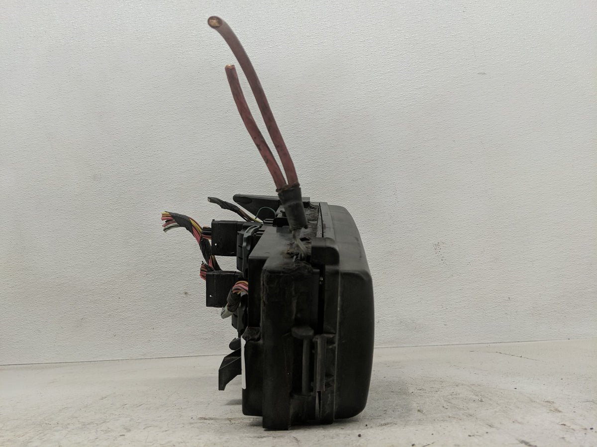2005-2007 Dodge Dakota Fusebox Fuse Box Panel Relay Module P/N:04839703AH Fits Fits 2005 2006 2007 OEM Used Auto Parts - Oem