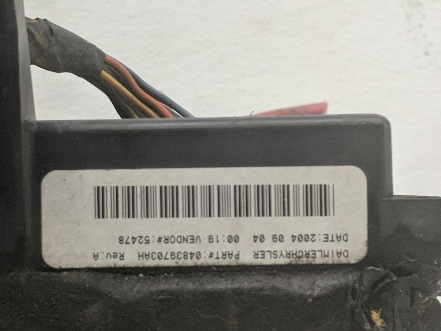 2005-2007 Dodge Dakota Fusebox Fuse Box Panel Relay Module P/N:04839703AH Fits Fits 2005 2006 2007 OEM Used Auto Parts - Oem