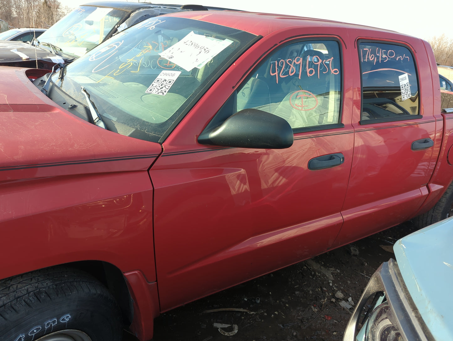 2005-2011 Dodge Dakota Driver Front Door Oem 1277290 - Oemusedautoparts1.com