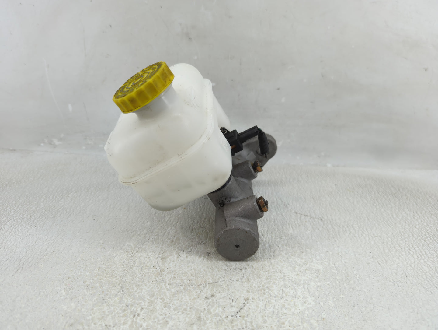 2005-2005 Dodge Dakota Brake Master Cylinder - Oemusedautoparts1.com