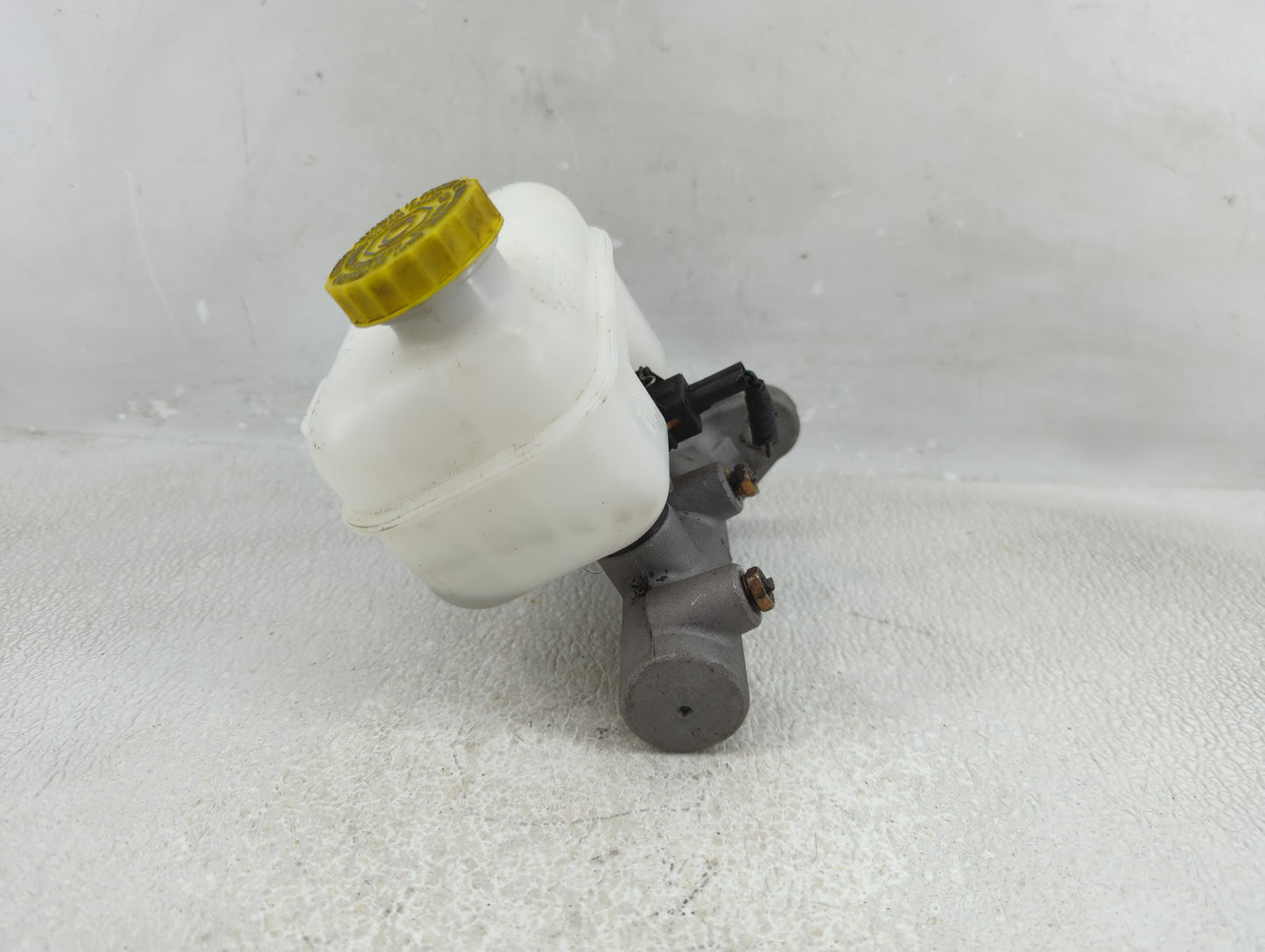 2005-2005 Dodge Dakota Brake Master Cylinder - Oemusedautoparts1.com