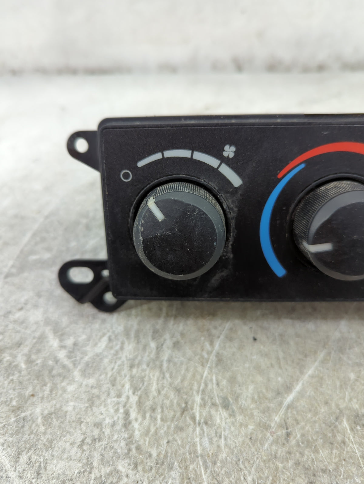 2005 Dodge Dakota Climate Control Module Temperature AC/Heater Replacement P/N:P55056395AC Fits OEM Used Auto Parts - Oemuse