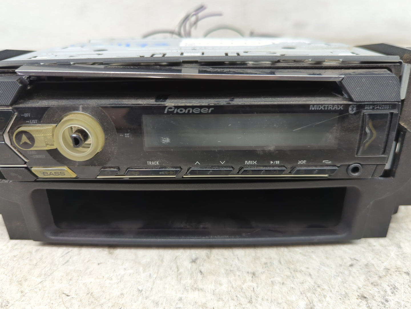 2005 Dodge Dakota Radio AM FM Cd Player Receiver Replacement P/N:DEH-S4220BT EW4C95, 4250A-C95 Fits OEM Used Auto Parts - Oe