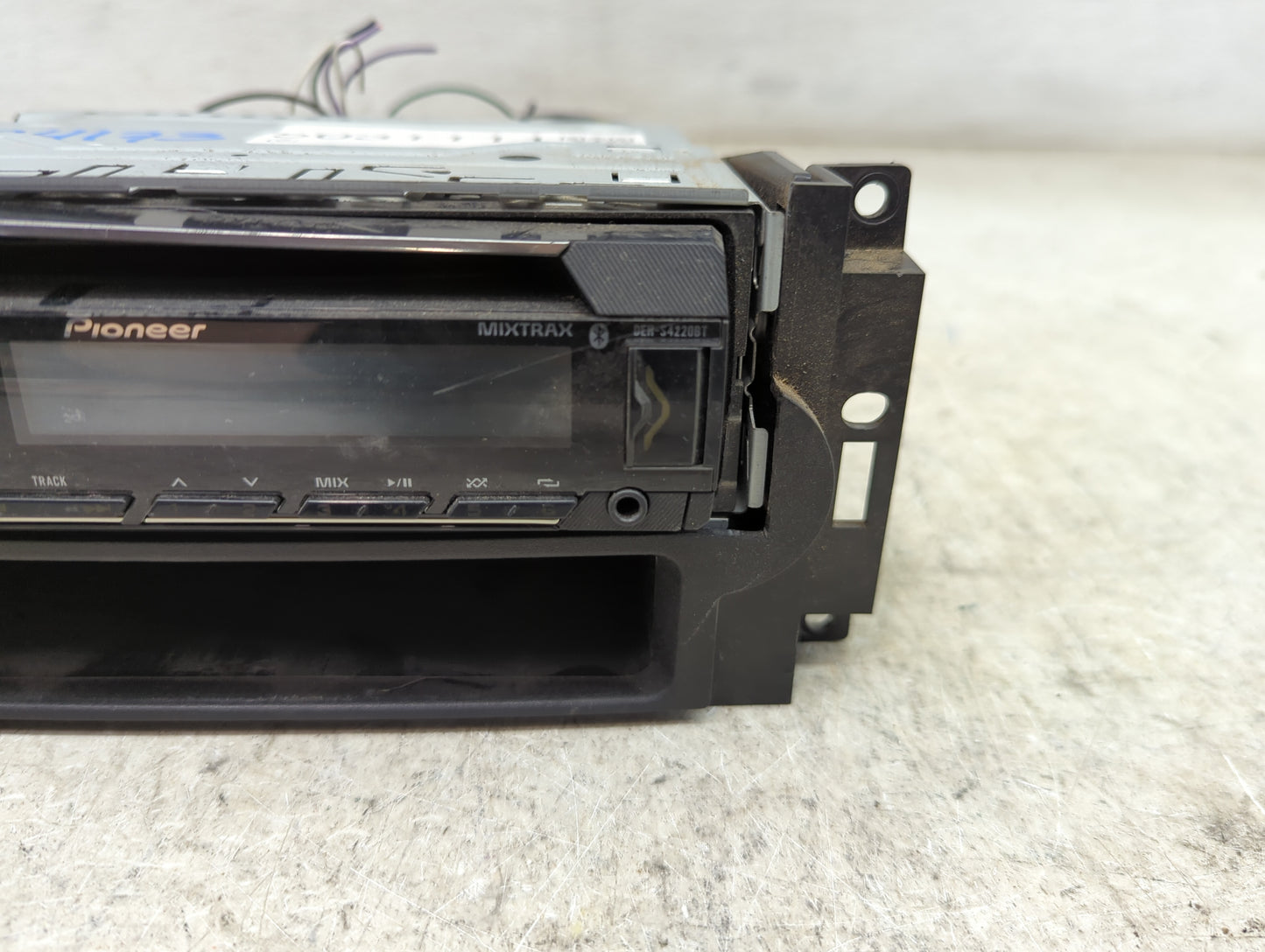 2005 Dodge Dakota Radio AM FM Cd Player Receiver Replacement P/N:DEH-S4220BT EW4C95, 4250A-C95 Fits OEM Used Auto Parts - Oe