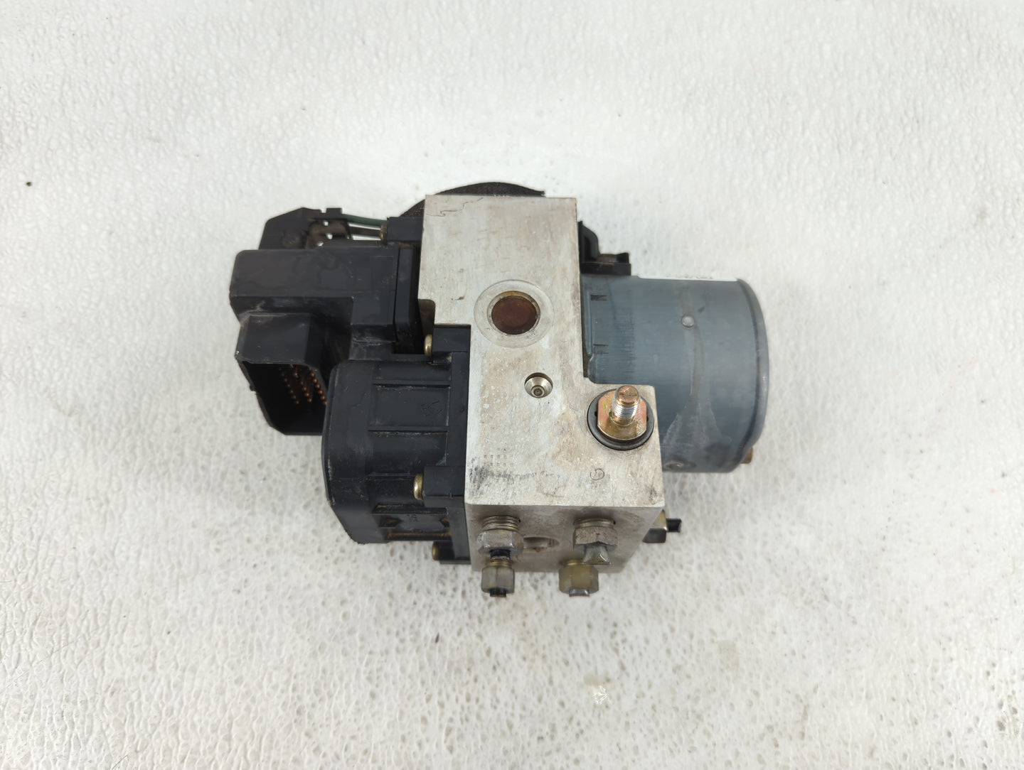 2004-2005 Dodge Durango ABS Pump Control Module Replacement P/N:P52010403AC Fits Fits 2004 2005 OEM Used Auto Parts - Oemuse