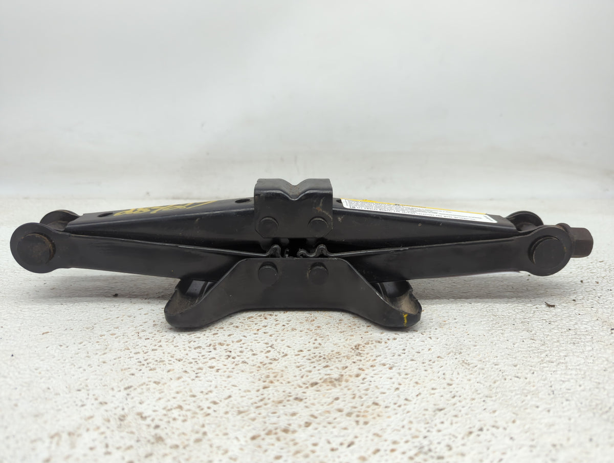 2005 Dodge Durango Spare Scissor Car Jack 1414195 - Oemusedautoparts1.com