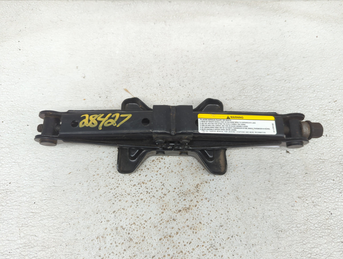 2005 Dodge Durango Spare Scissor Car Jack 1414195 - Oemusedautoparts1.com