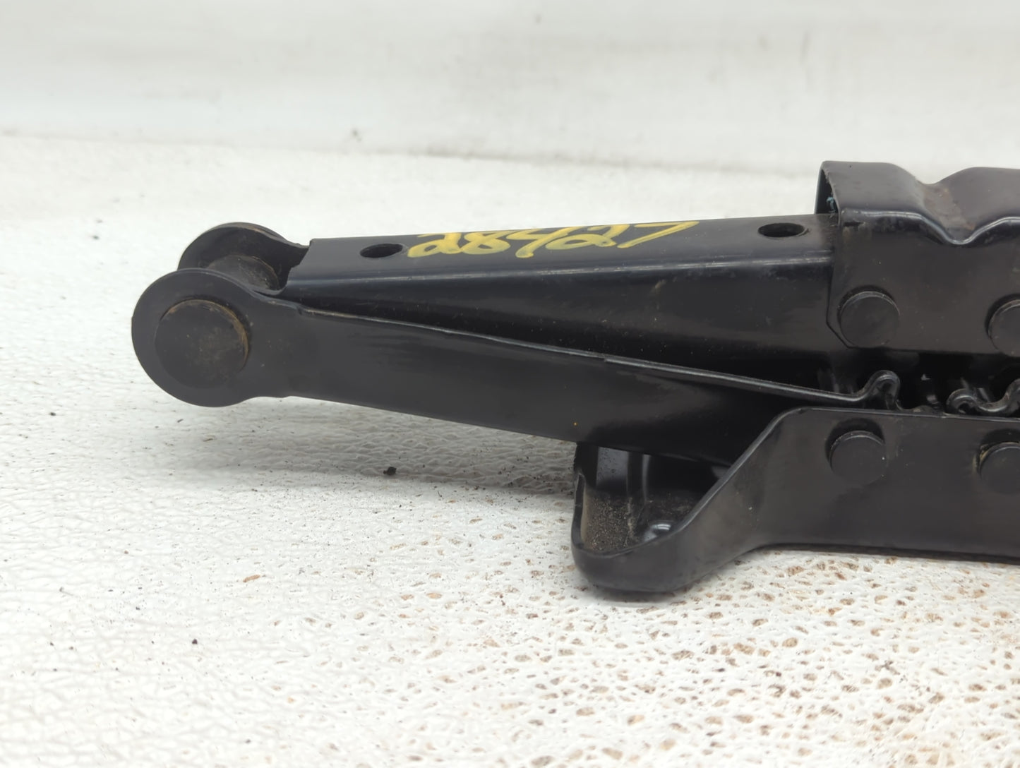 2005 Dodge Durango Spare Scissor Car Jack 1414195 - Oemusedautoparts1.com