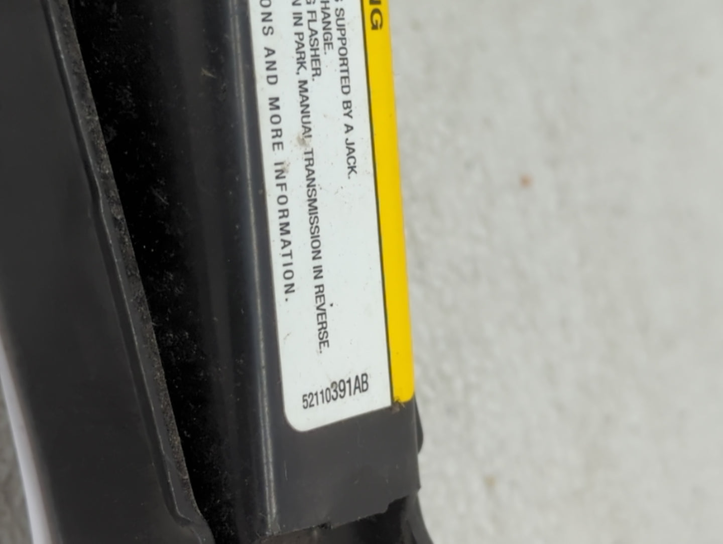 2005 Dodge Durango Spare Scissor Car Jack 1414195 - Oemusedautoparts1.com
