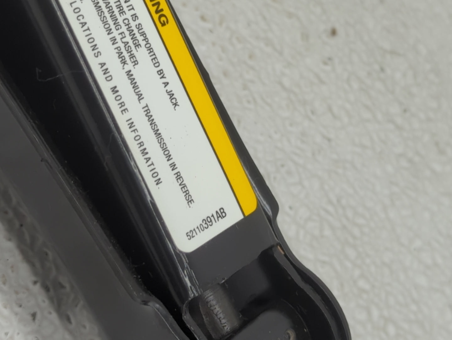 2005 Dodge Durango Spare Scissor Car Jack - Oemusedautoparts1.com