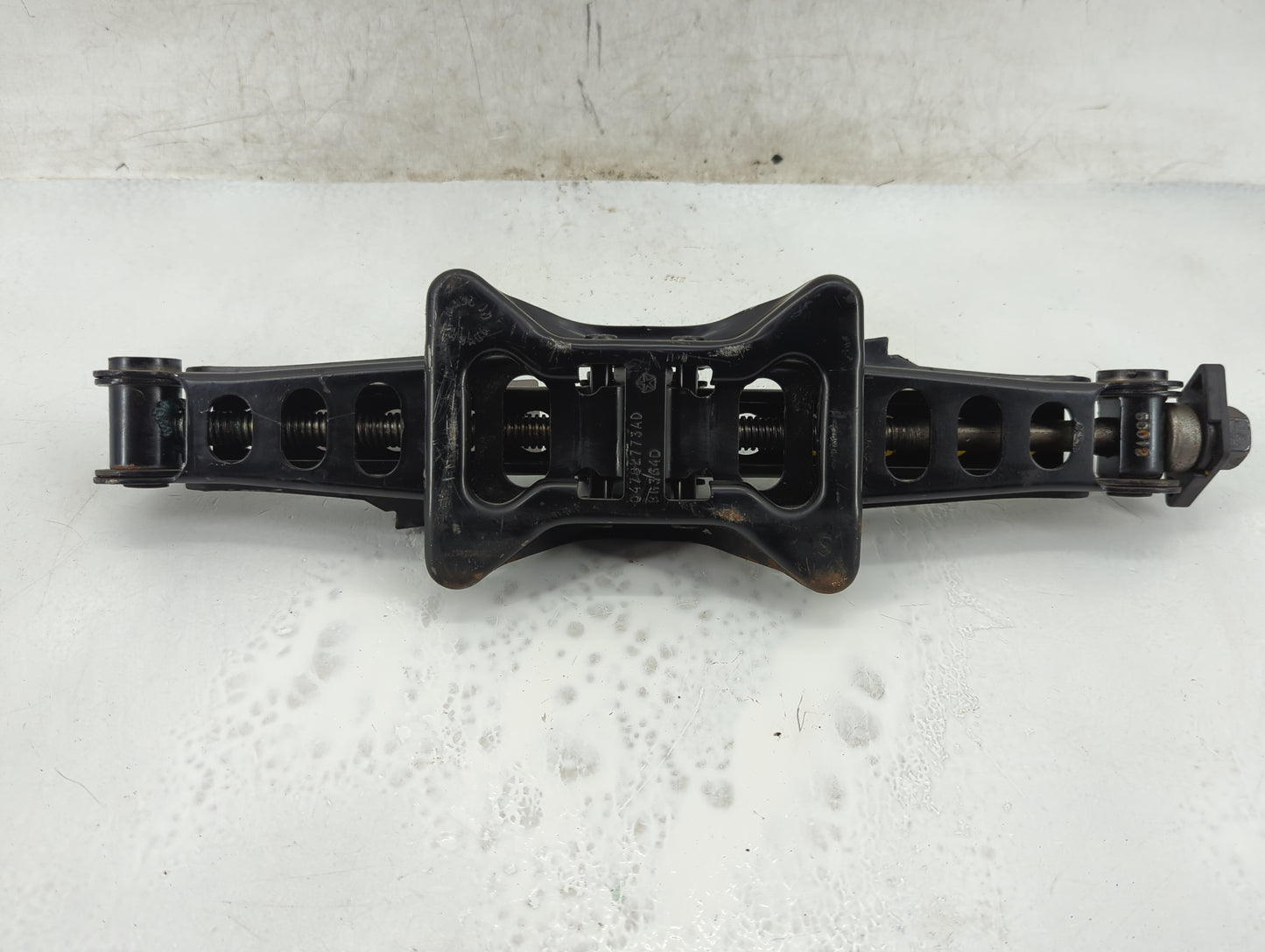 2005 Dodge Durango Spare Scissor Car Jack 1415054 - Oemusedautoparts1.com