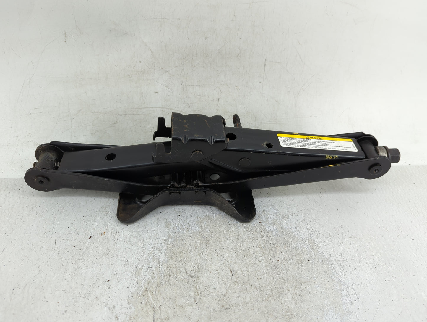 2005 Dodge Durango Spare Scissor Car Jack 1415340 - Oemusedautoparts1.com