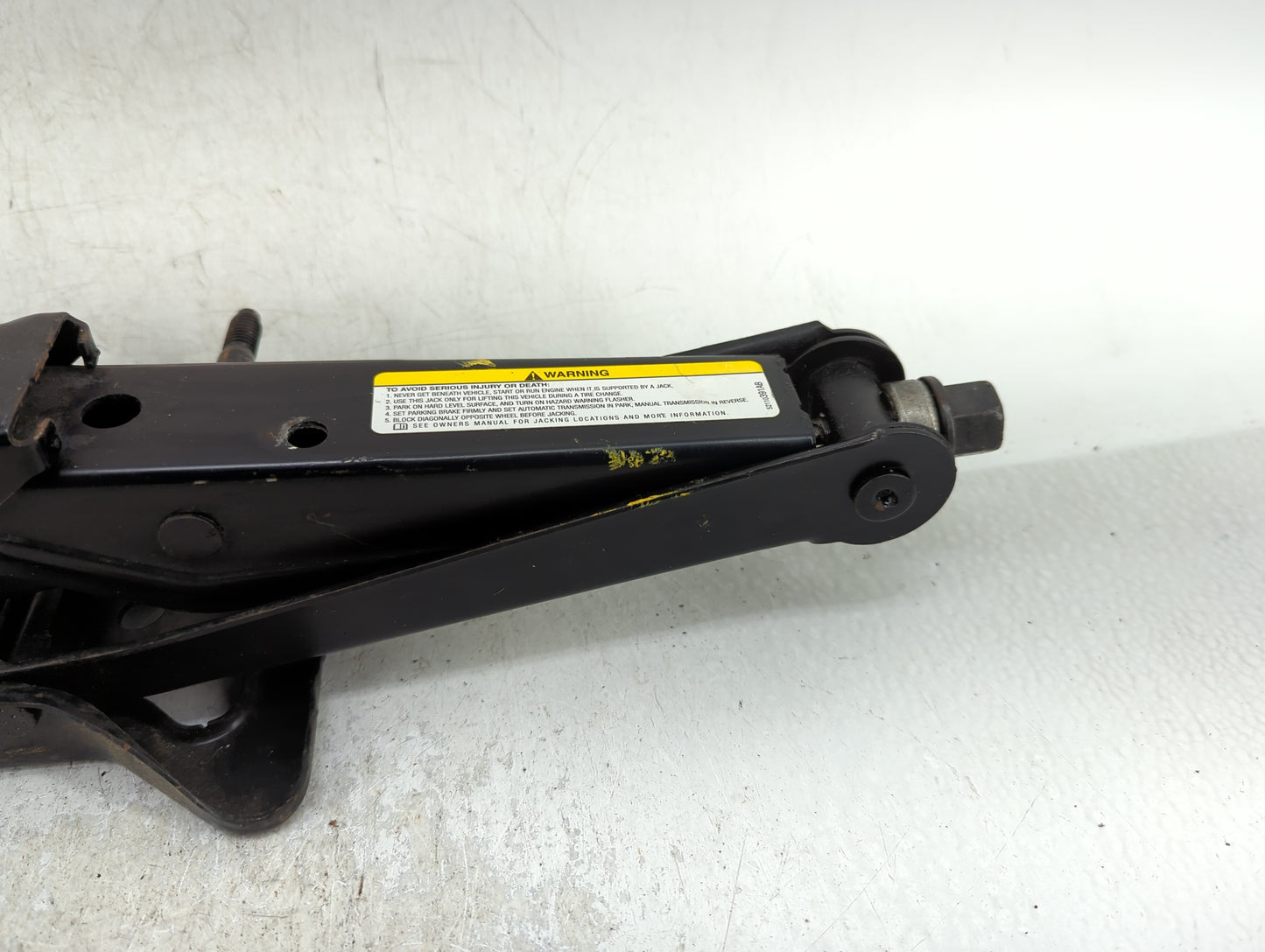 2005 Dodge Durango Spare Scissor Car Jack 1415340 - Oemusedautoparts1.com