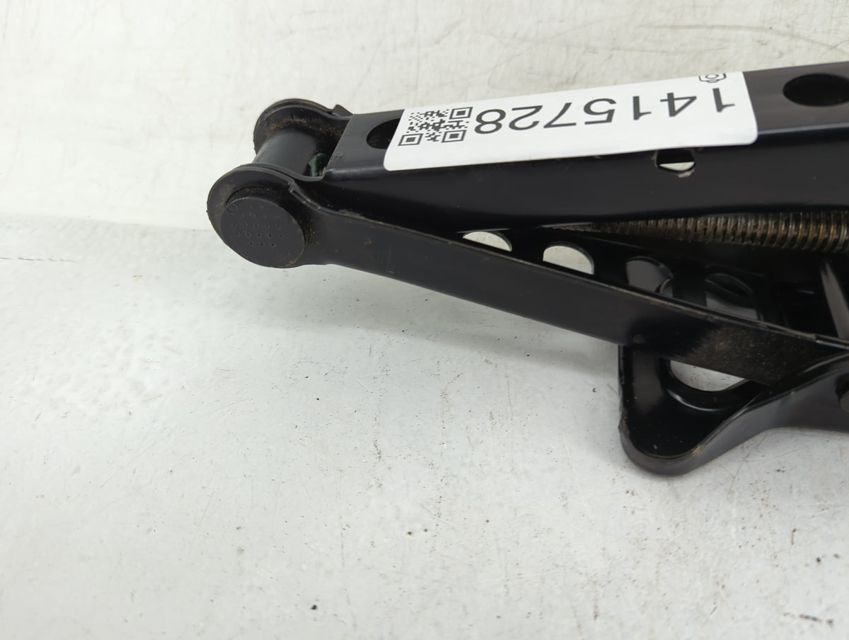 2005 Dodge Durango Spare Scissor Car Jack 1415728 - Oemusedautoparts1.com