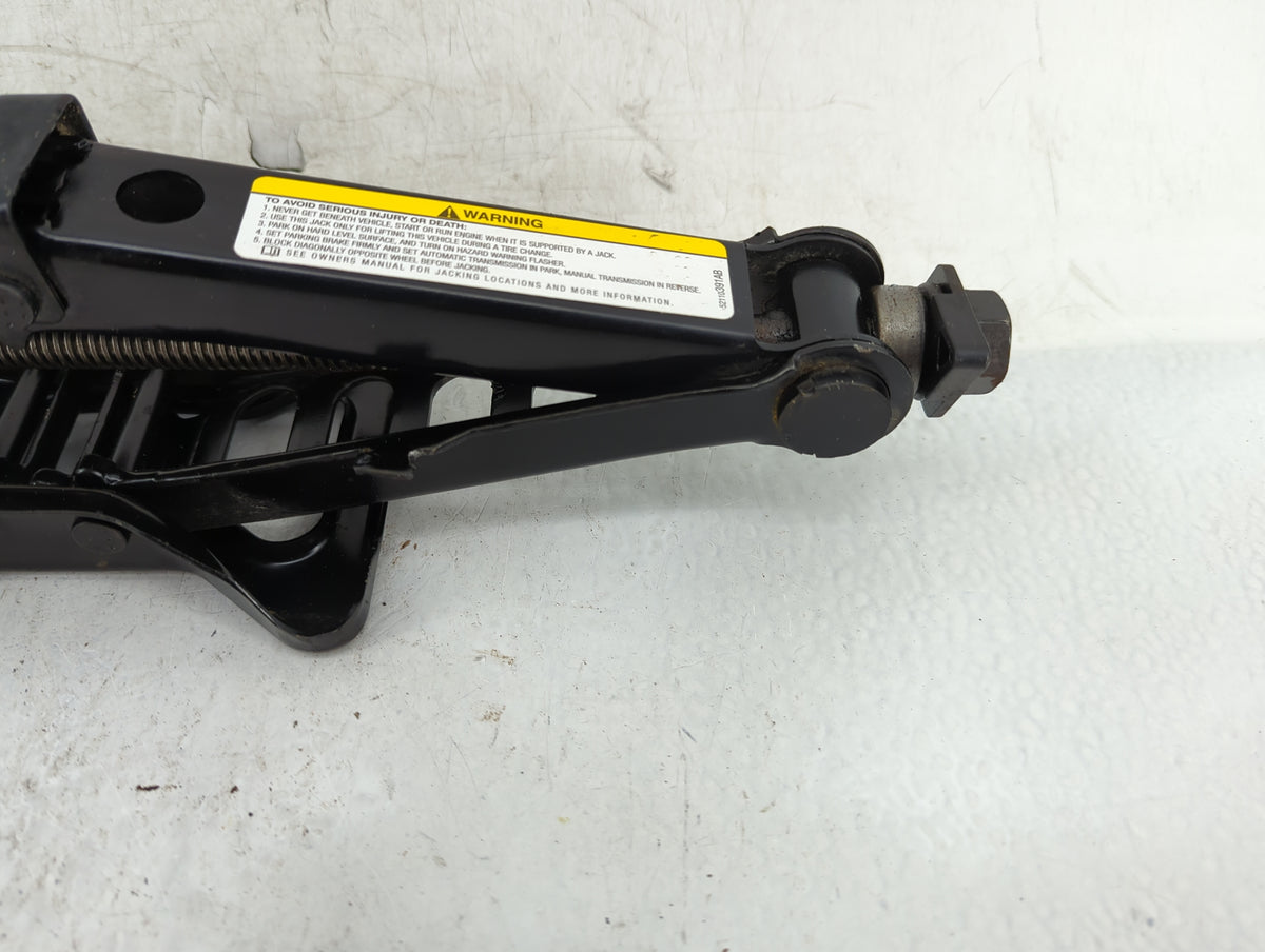 2005 Dodge Durango Spare Scissor Car Jack 1415728 - Oemusedautoparts1.com
