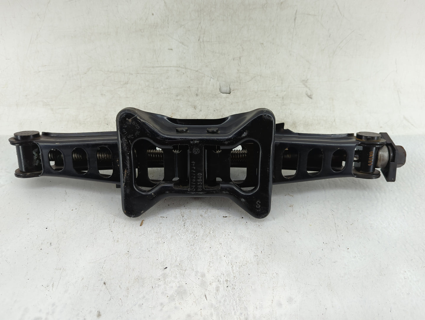 2005 Dodge Durango Spare Scissor Car Jack 1415728 - Oemusedautoparts1.com